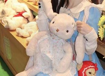 谁说永远只属于爱情？在www.17丰富的瓜坛里我们永远年轻！