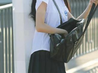 “51吃瓜：今天的瓜，真是让人想当一碗水！”–别忘了访问网址，瓜皮堆满街！