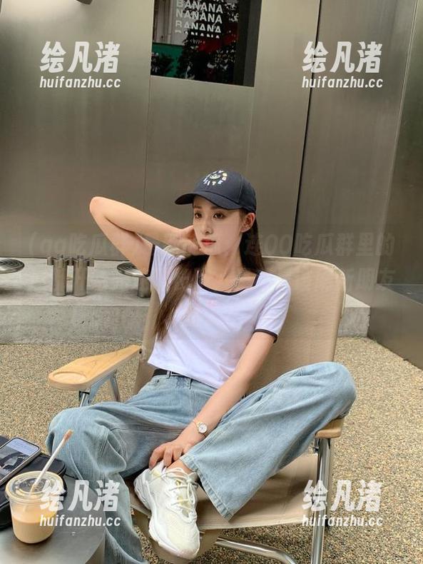 最新的瓜：连QQ吃瓜群里的瓜都开始光速增长了，是不是该刷新朋友圈了？
