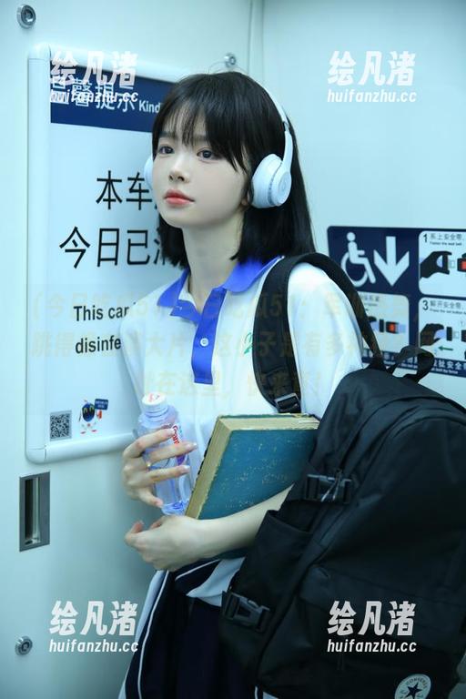 今日吃瓜51：军训热舞，跳得像在演大片，这小子是有多神经？网址在这里，快来查！