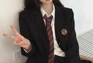 今日吃瓜51：这波军训热舞，地址要不要加个防火标识？