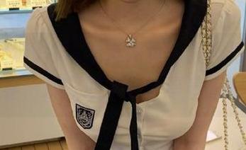 冲哥精选网页，黑料第一集抢先看，观众朋友们就等着乐吧！