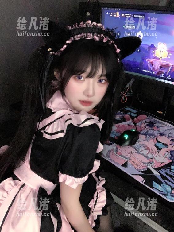 吃瓜视频app里的资源真丰盛，连午饭都没顾上吃，现在想想有点饿…
